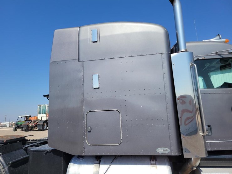 2006-peterbilt-379-image-24