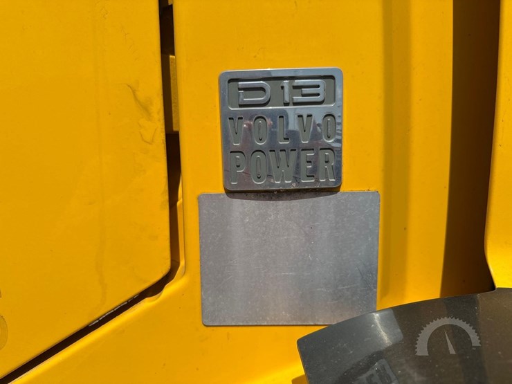 volvo-vnl64t300-image-26