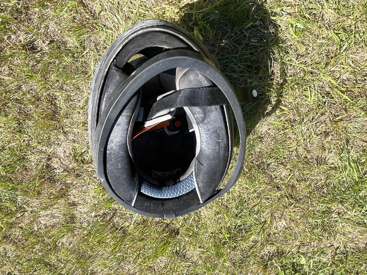 #3234-•-(2)-helmets-image-18