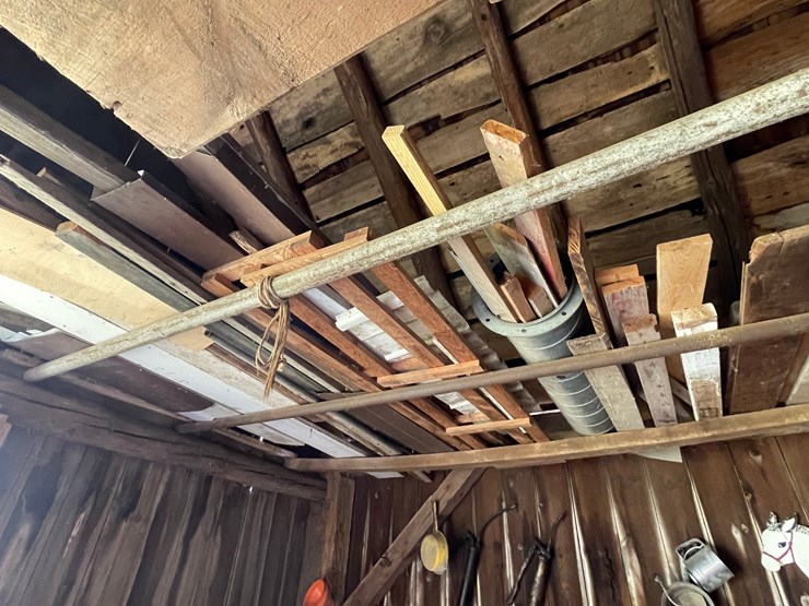 #2341-•-all-contents-in-rafters-image-10