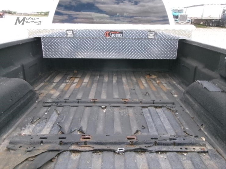 2001-chevrolet-silverado-3500-image-13