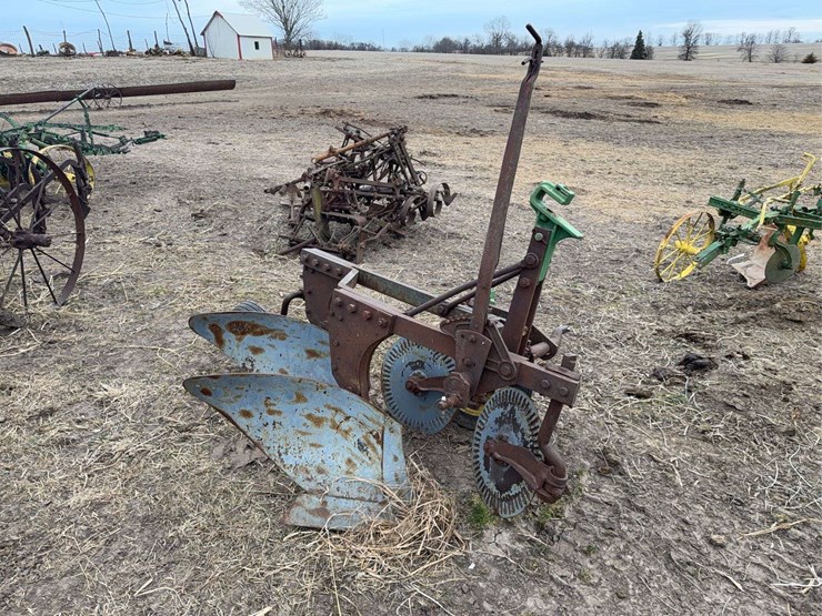 john-deere-three-point-two-bottom-plow-image-7