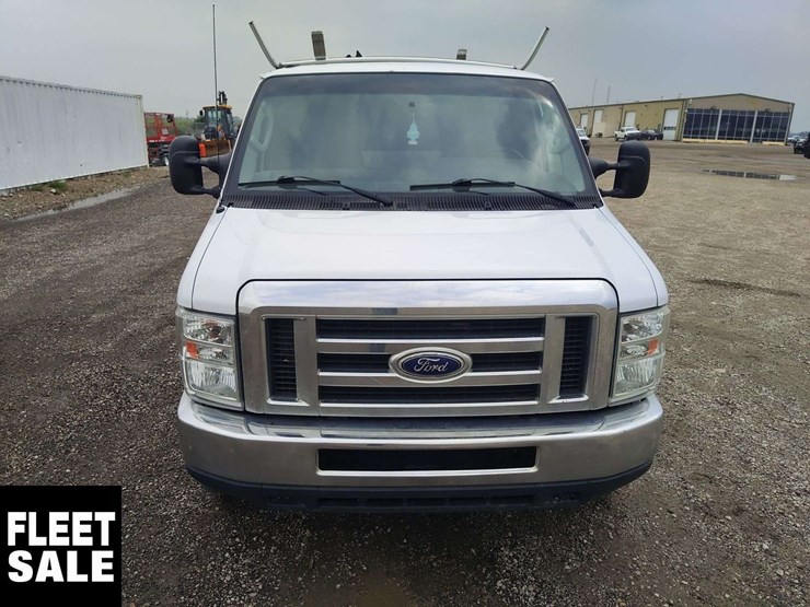2014-ford-cargo-image-13
