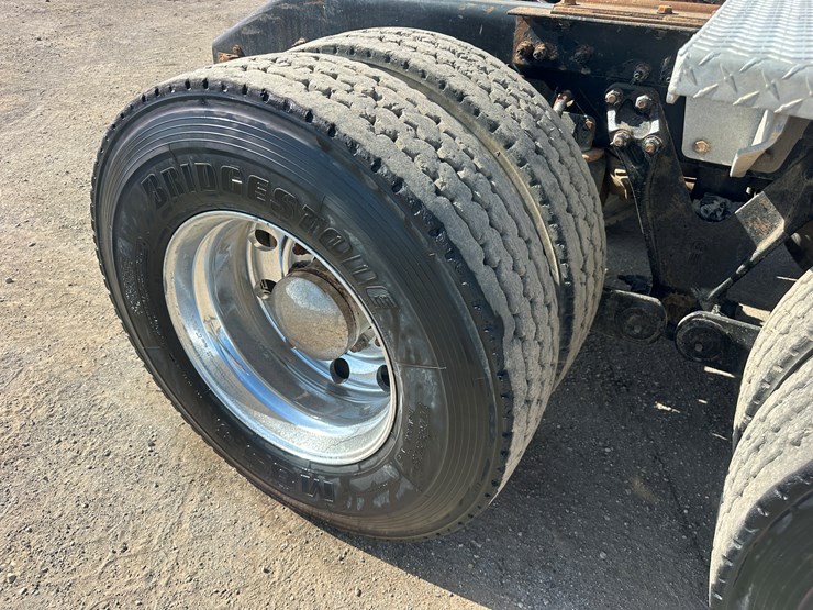 2012-kenworth-t800-image-15
