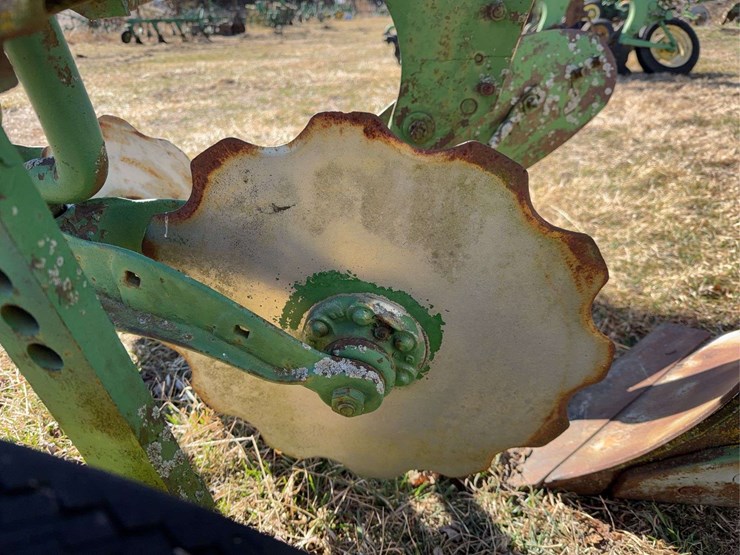 john-deere-three-point-three-bottom-plow-image-22