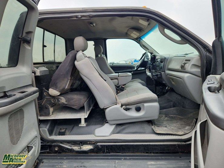 2006-ford-f450-image-25