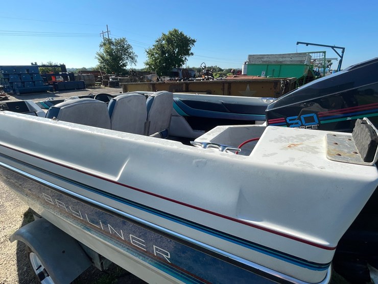 #1019-•-bayliner-capri-boat-on-escort-trailer-(no-title,-for-parts)-image-31