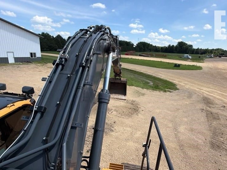 2015-deere-470g-lc-image-28