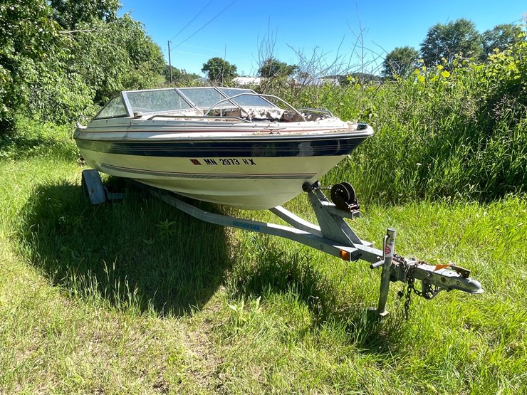 #3221-•-bayliner-capri-5.0l-boat-and-escort-trailer-(no-title)-image-3