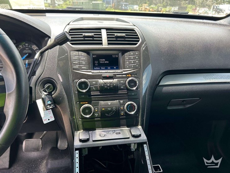 2018-ford-explorer-image-18