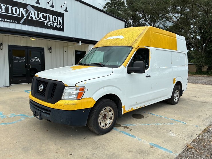 2021-nissan-nv2500-image-2