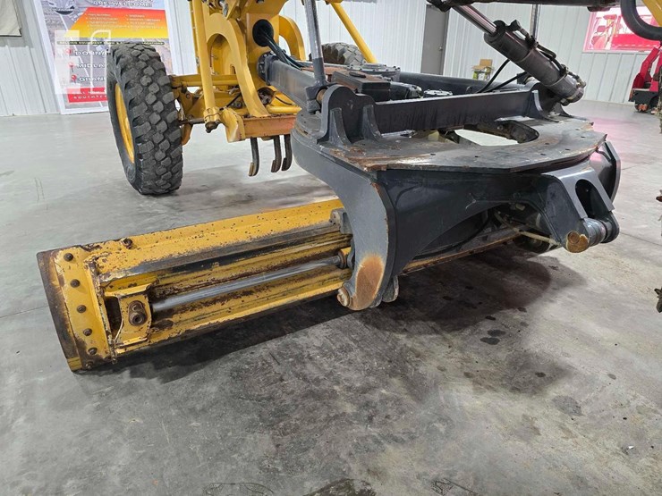 2016-deere-670g-image-12