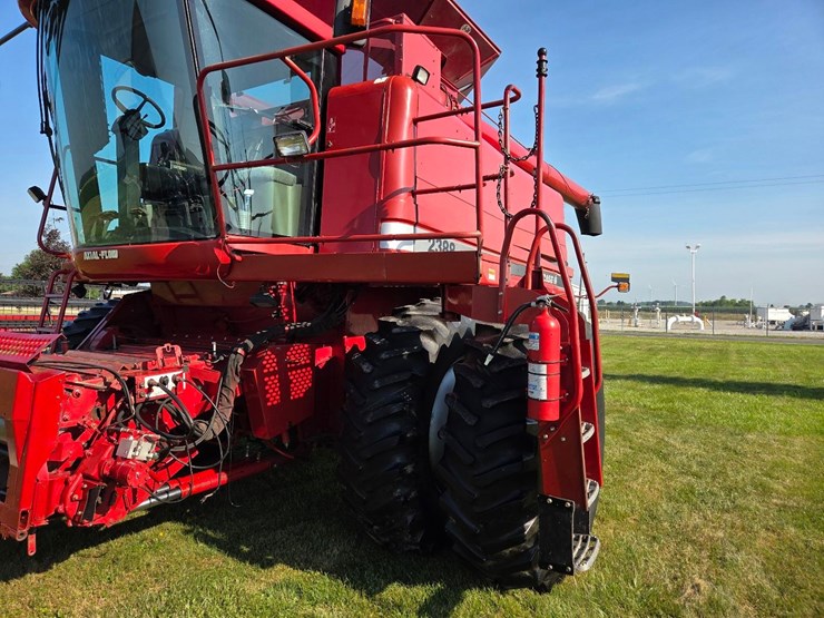 cih-2388-axial-flow-combine-image-20