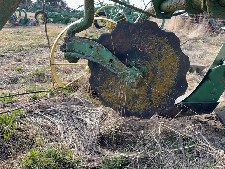 john-deere-pull-type-three-bottom-plow-image-26