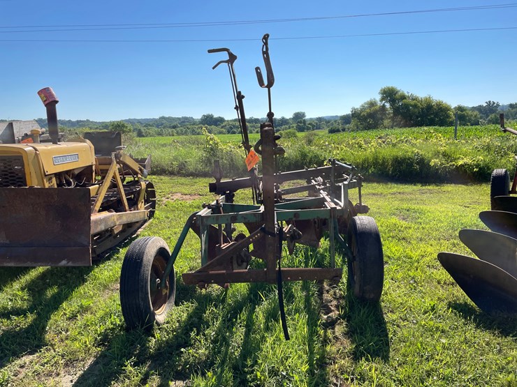 #2095-•-john-deere-620a-plow-image-2