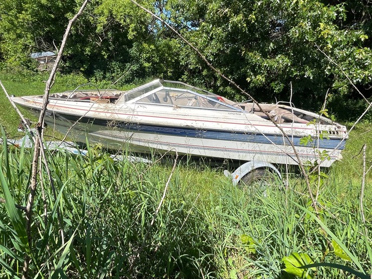 #3221-•-bayliner-capri-5.0l-boat-and-escort-trailer-(no-title)-image-8