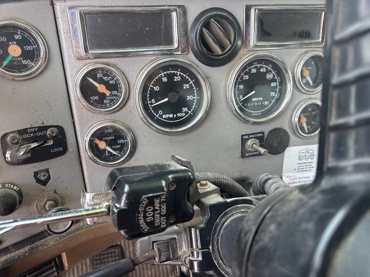 1995-ford-l9000-image-15