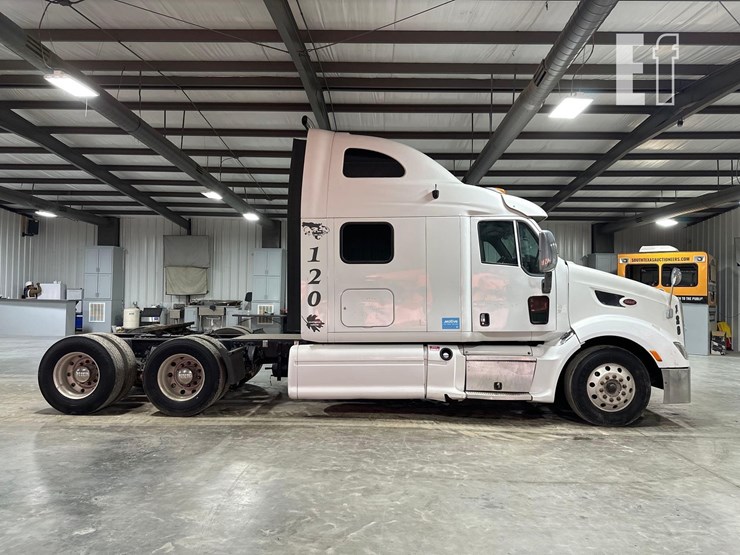 2012-peterbilt-587-image-6