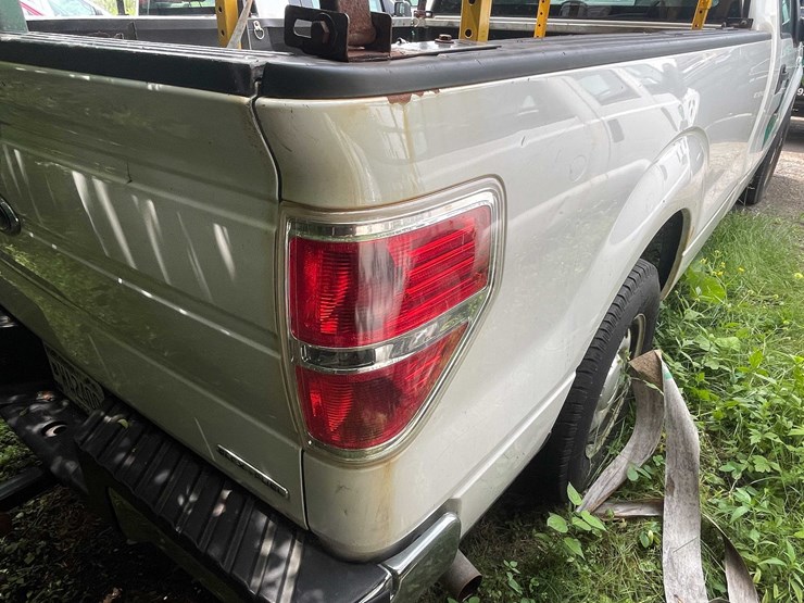 2014-ford-f150-xl-image-25