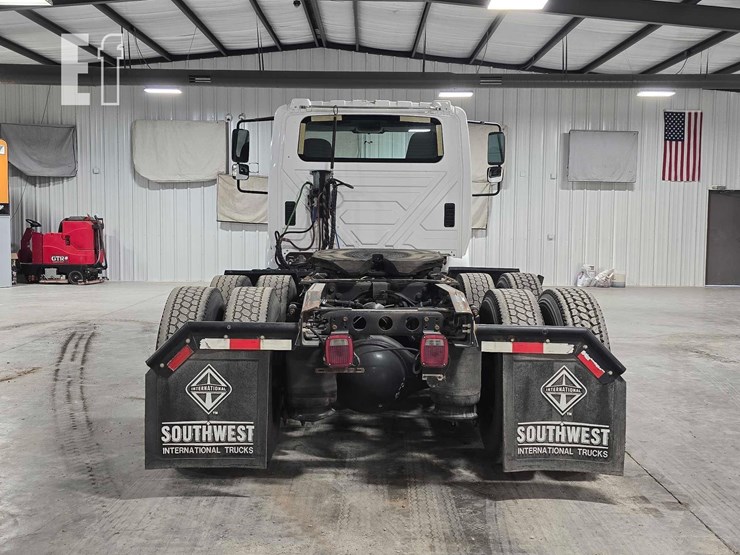 2017-international-durastar-4400-image-8