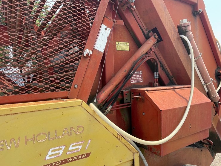 new-holland-851-image-29