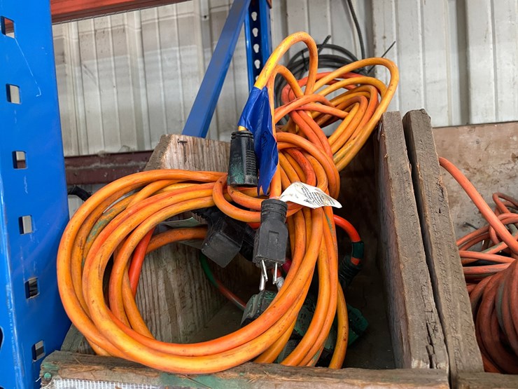 #4027-•-assorted-extension-cords-and-trouble-light-image-3