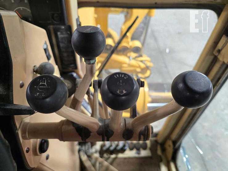 2007-caterpillar-140h-image-18