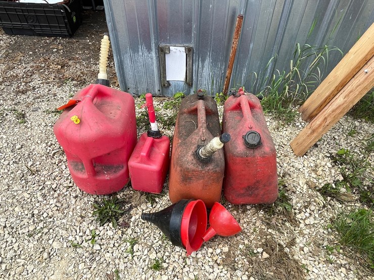 #3342-•-(4)-poly-gas-cans-image-1