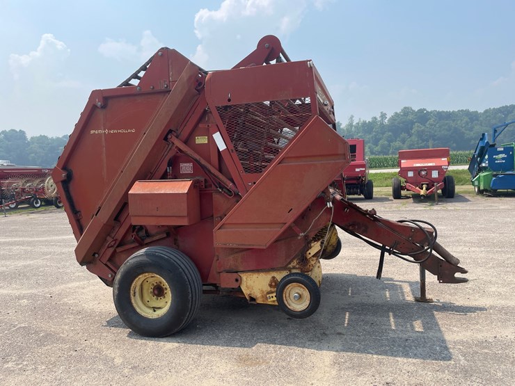 new-holland-851-image-4