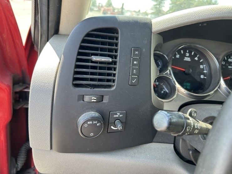 2010-chevrolet-silverado-2500-image-29