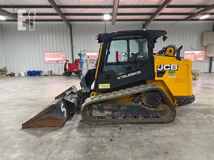 2021-jcb-3ts-8t-image-5
