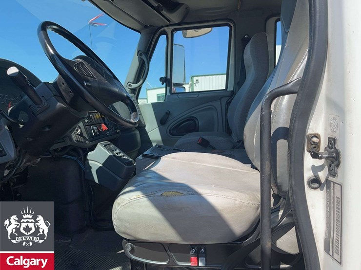 2004-international-durastar-4400-image-14