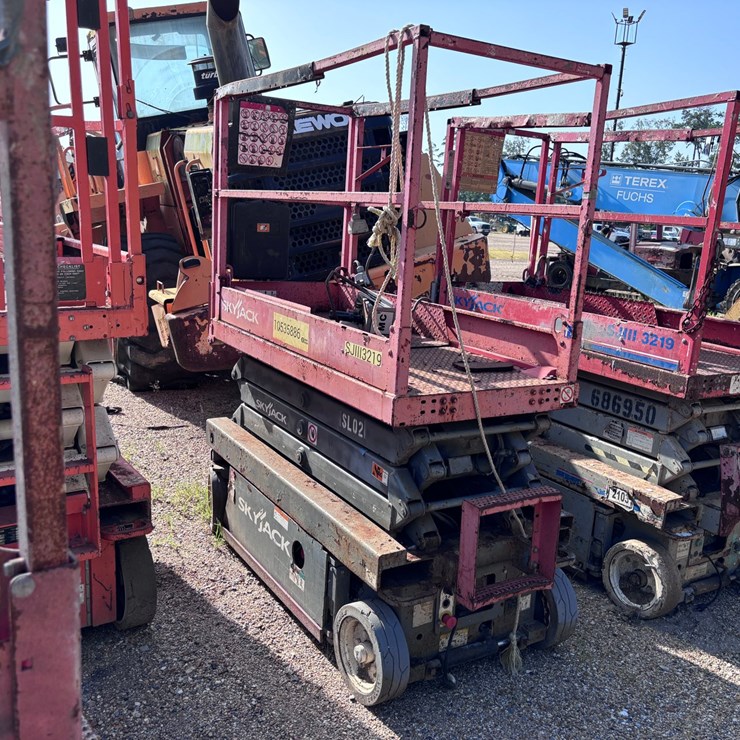 #39046 • SKYJACK SJ1113219 SCISSOR LIFT | FOR PARTS/REPAIRS
