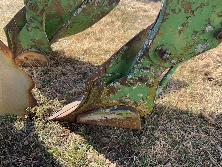 john-deere-three-point-three-bottom-plow-image-21