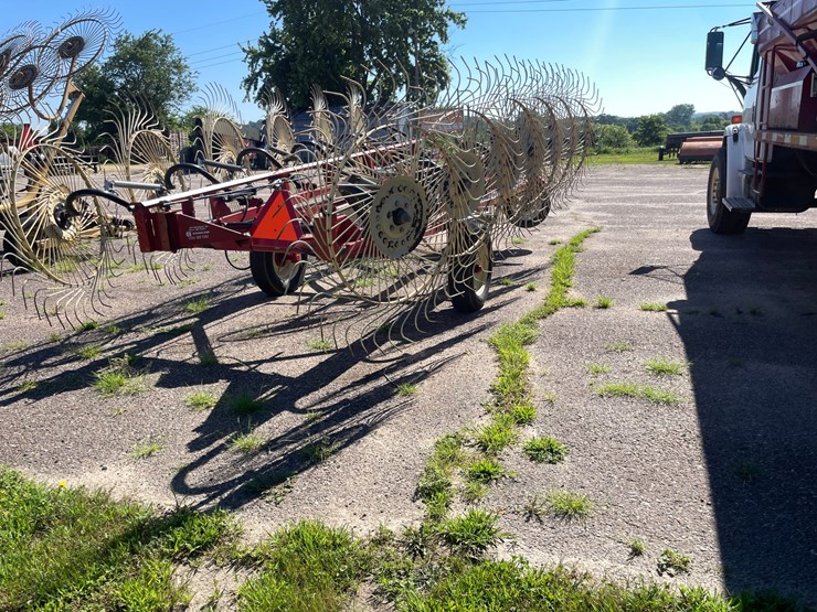 #1028-•-h&s-(12)-wheel-rake-image-5
