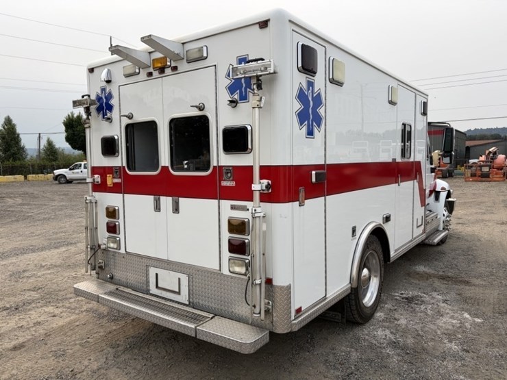 2002-international-durastar-4400-image-4