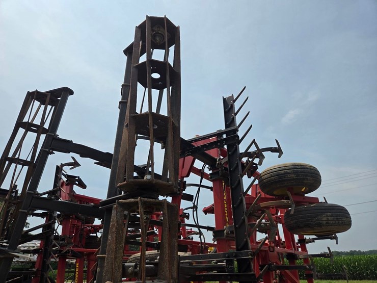 44'-sunflower-5055-44-field-cultivator-image-40