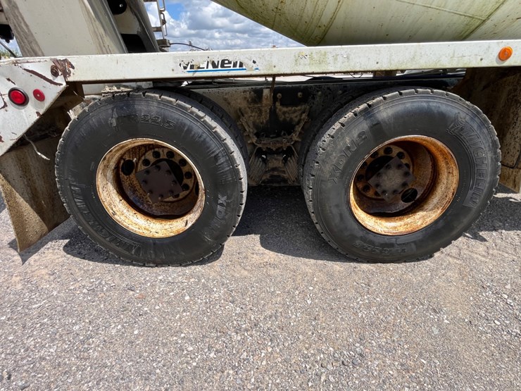 2007-sterling-l9500-image-10
