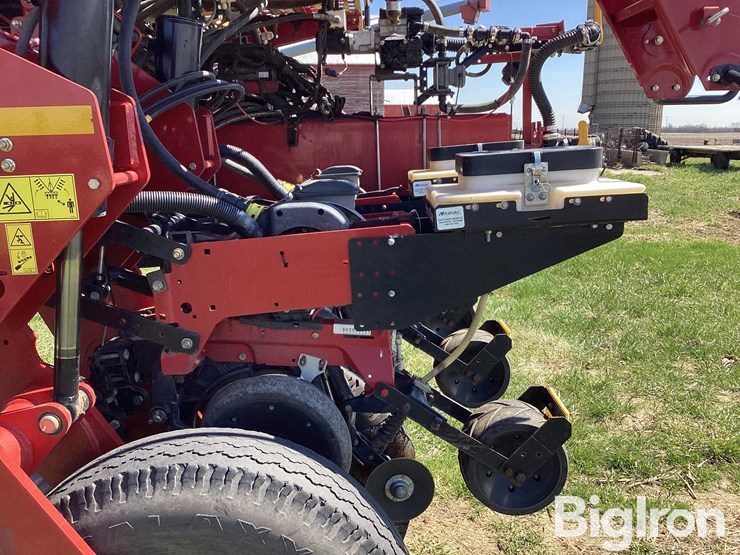 2014-case-ih-1255-image-15