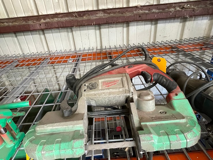 #4024-•-milwaukee-electric-portable-bandsaw-image-1