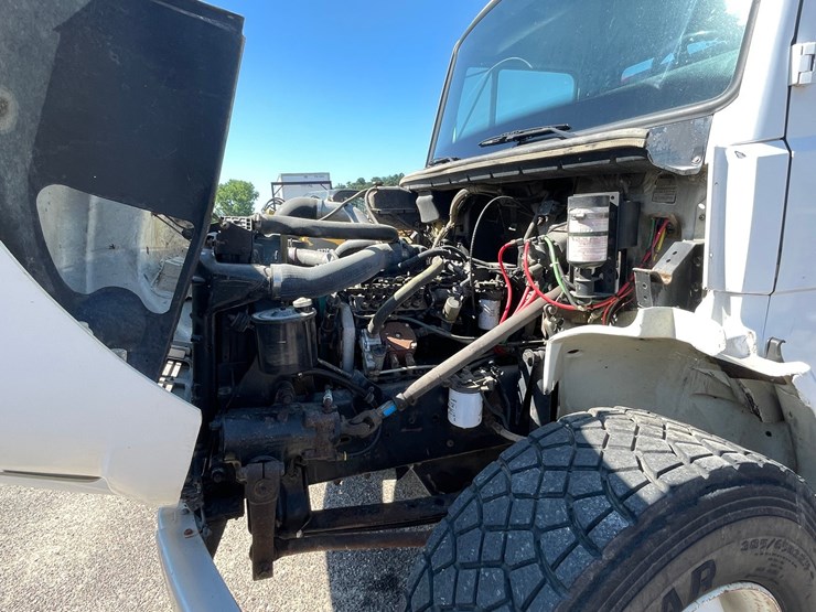 1995-freightliner-fl80-image-51