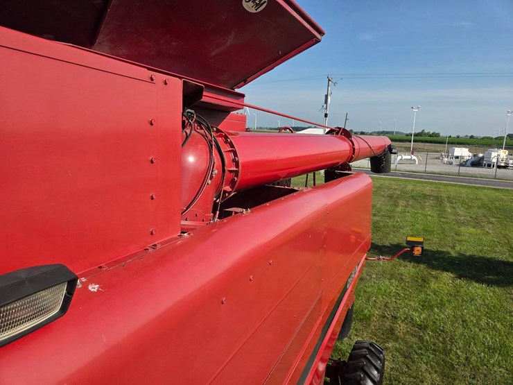 cih-2388-axial-flow-combine-image-57