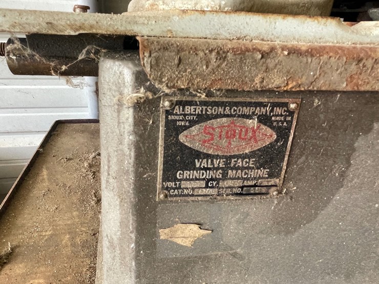 #3329-•-stoux-valve-face-grinding-machine-and-rolling-metal-tool-box-image-8