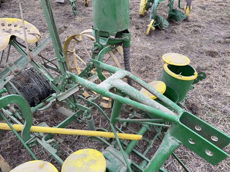 john-deere-two-row-planter-image-14