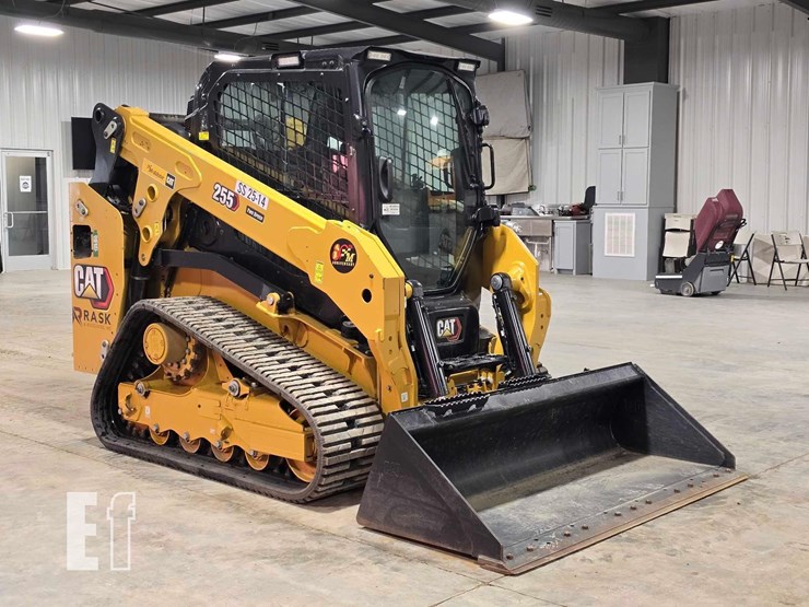 2025-caterpillar-255-image-2
