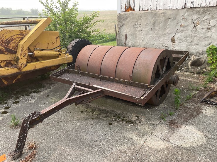 #2270-•-heavy-duty-pull-behind-roller-image-1