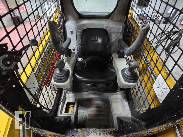 2011-caterpillar-246c-image-13