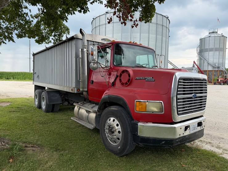 1995-ford-l9000-image-1