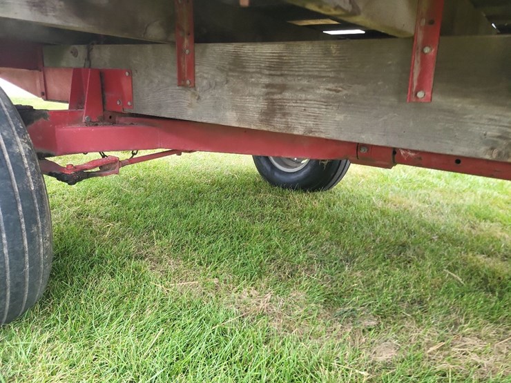 gehl-970-silage-wagon-w/gehl-tandem-axle-running-gear-image-57