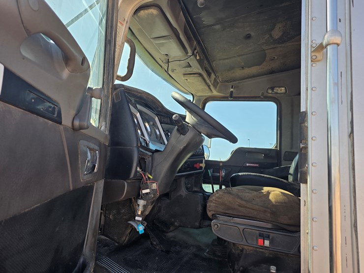 2013-kenworth-t800-image-9